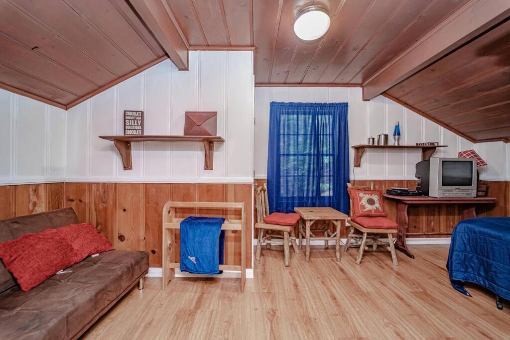 The Yellow Cottage In The Woods Skyforest 외부 사진