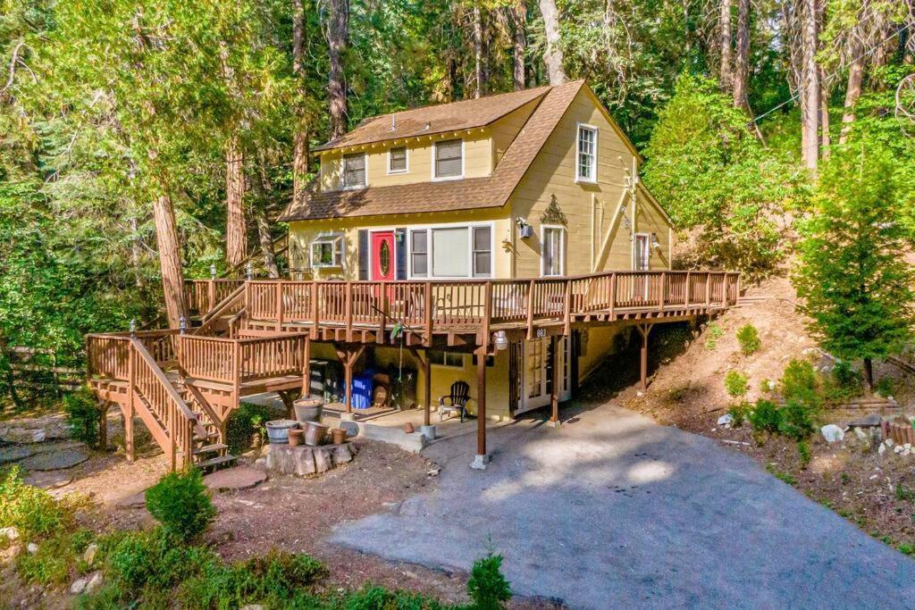 The Yellow Cottage In The Woods Skyforest 외부 사진